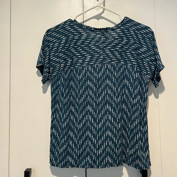 Old navy teal shirt - Picture 2 of 3